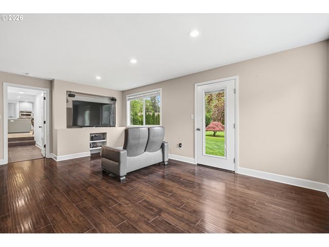 18718 ROSE Way, West Linn, OR 97068