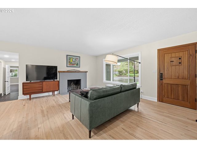 18718 ROSE Way, West Linn, OR 97068