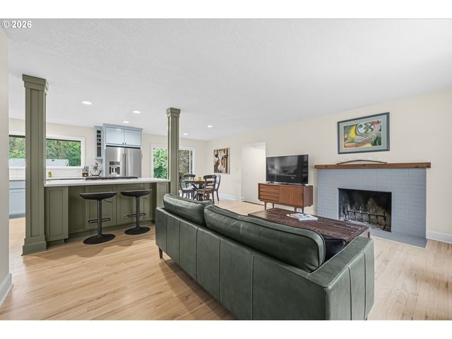 18718 ROSE Way, West Linn, OR 97068