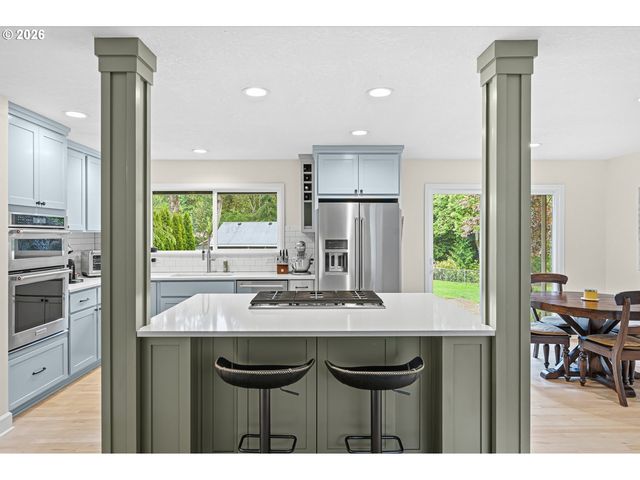 18718 ROSE Way, West Linn, OR 97068