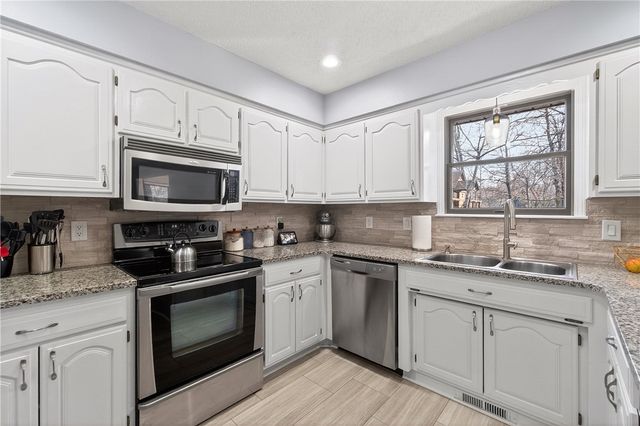 3 Cunningham Lane, Bella Vista, AR 72715