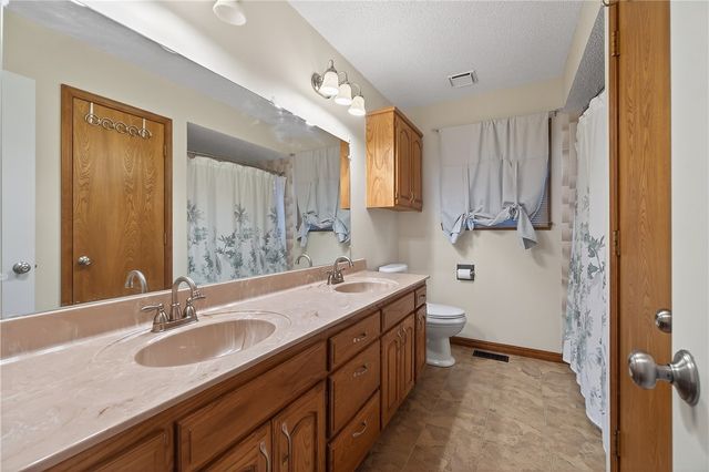 3 Cunningham Lane, Bella Vista, AR 72715