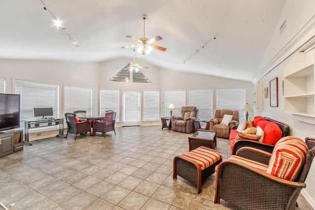 100 Estate Dr, Houma, LA 70364