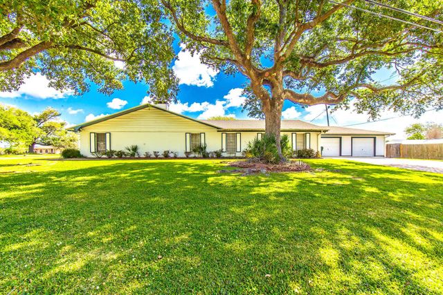 100 Estate Dr, Houma, LA 70364