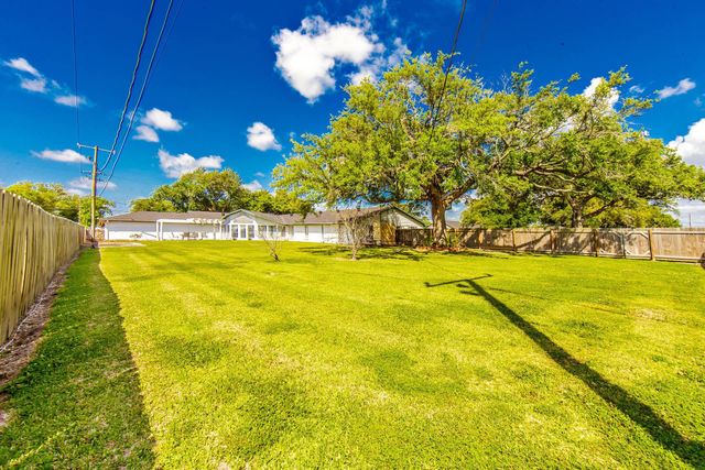 100 Estate Dr, Houma, LA 70364