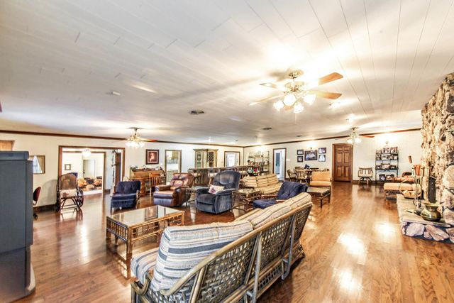100 Estate Dr, Houma, LA 70364