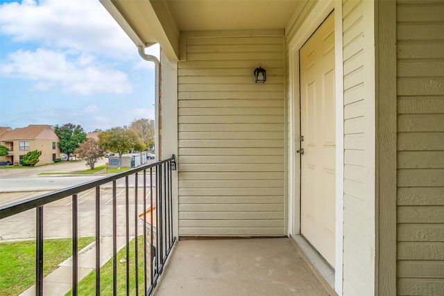 5806 Marvin Loving Drive 212, Garland, TX 75043