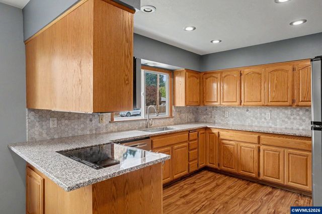 874 W Ida St, Stayton, OR 97383