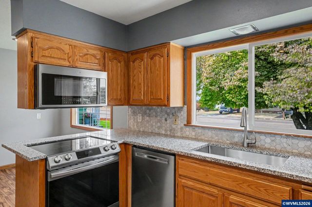 874 W Ida St, Stayton, OR 97383