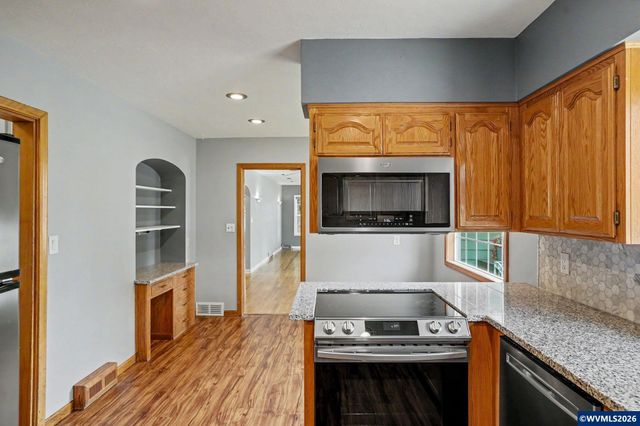 874 W Ida St, Stayton, OR 97383