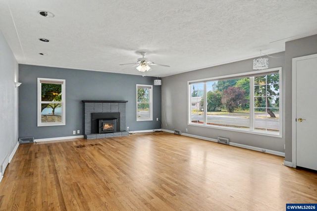 874 W Ida St, Stayton, OR 97383