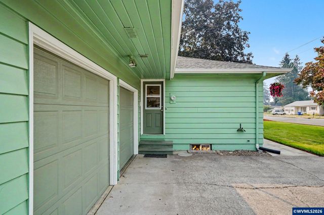 874 W Ida St, Stayton, OR 97383