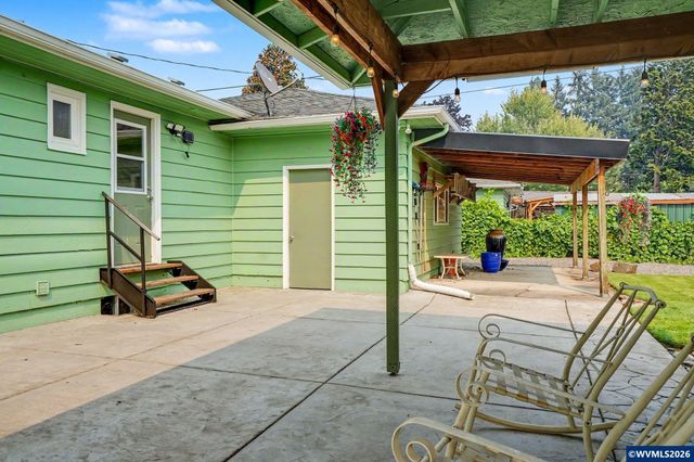 874 W Ida St, Stayton, OR 97383