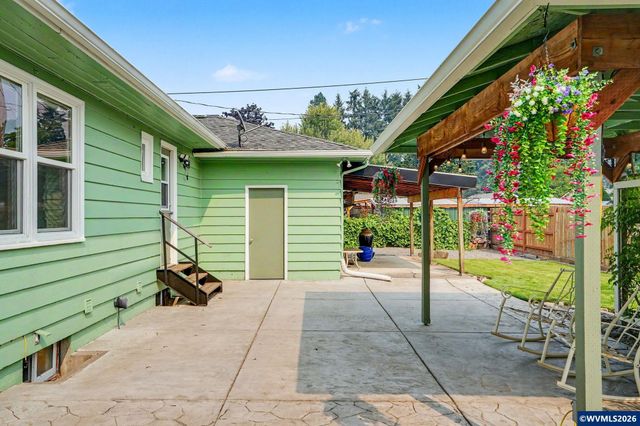 874 W Ida St, Stayton, OR 97383