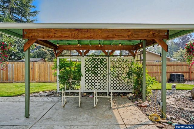 874 W Ida St, Stayton, OR 97383
