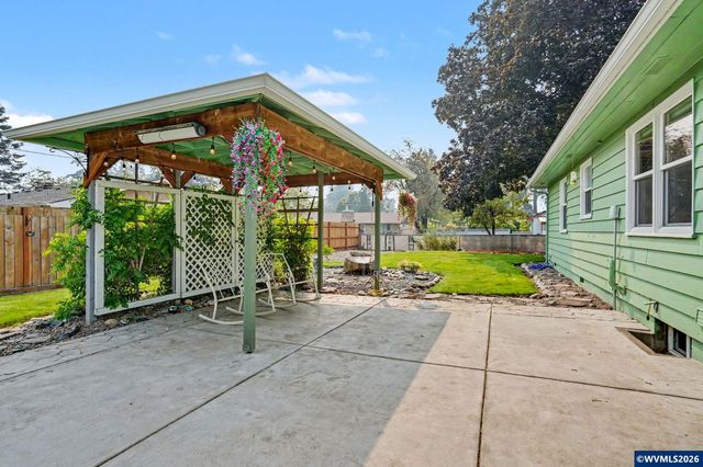 874 W Ida St, Stayton, OR 97383