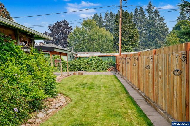 874 W Ida St, Stayton, OR 97383
