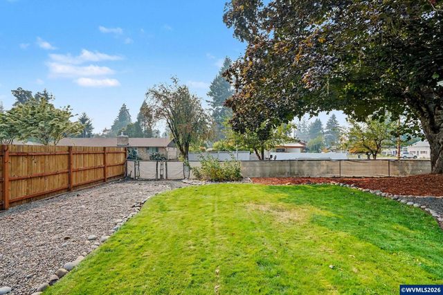 874 W Ida St, Stayton, OR 97383