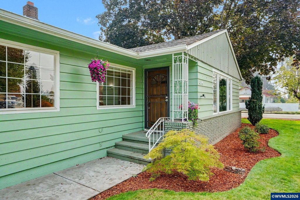 874 W Ida St, Stayton, OR 97383