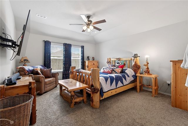 613 S Smith Avenue, Gentry, AR 72734