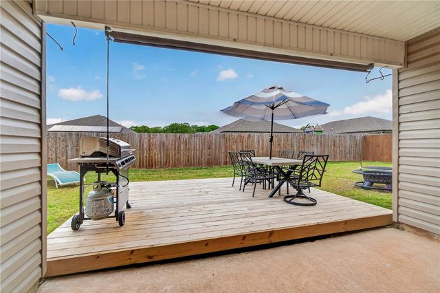 613 S Smith Avenue, Gentry, AR 72734