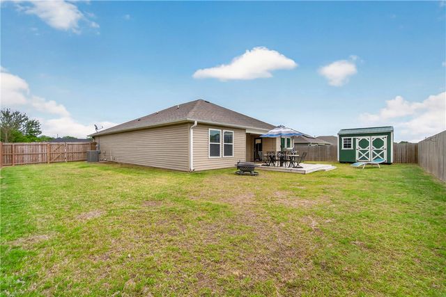 613 S Smith Avenue, Gentry, AR 72734