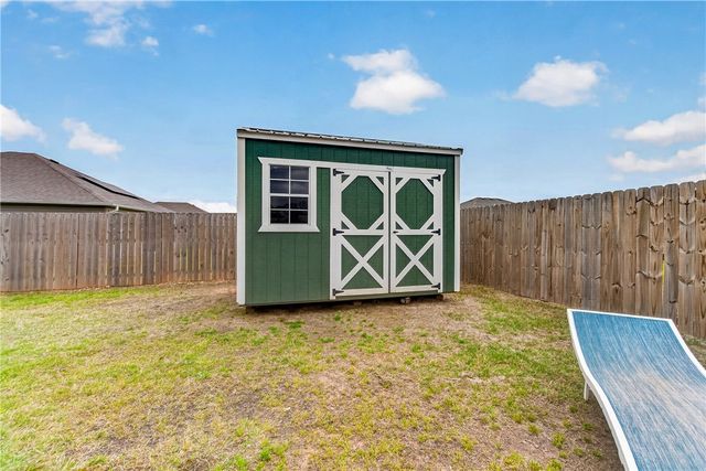 613 S Smith Avenue, Gentry, AR 72734