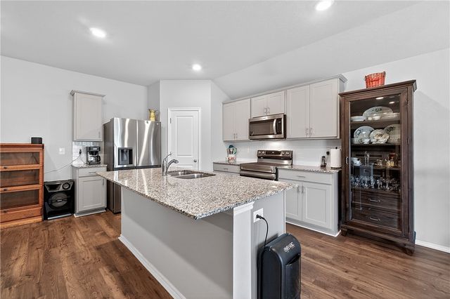 613 S Smith Avenue, Gentry, AR 72734