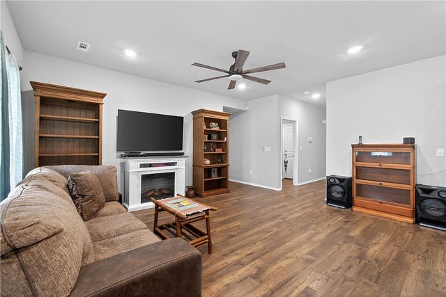 613 S Smith Avenue, Gentry, AR 72734