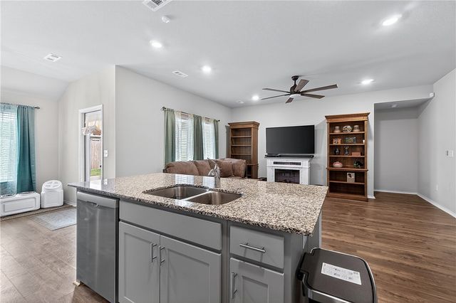 613 S Smith Avenue, Gentry, AR 72734