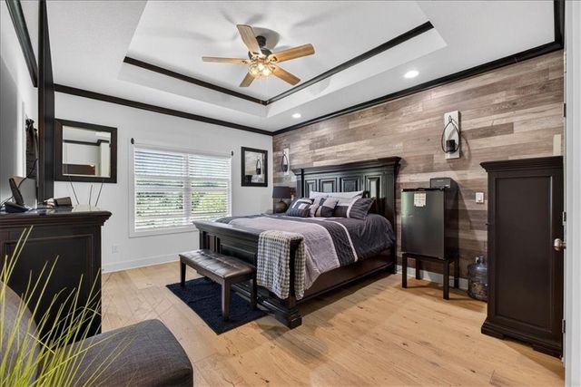 1016 Bridgeshire Drive, Raymore, MO 64083