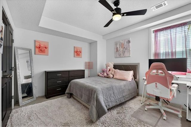 1016 Bridgeshire Drive, Raymore, MO 64083