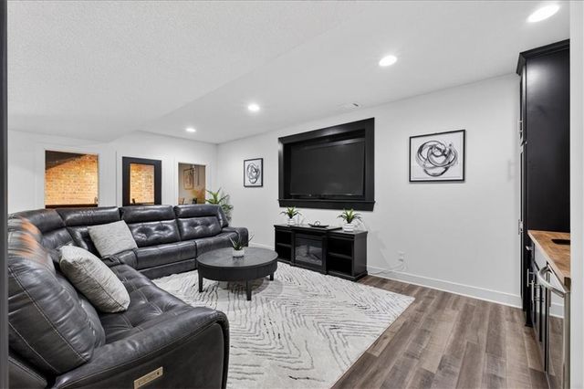1016 Bridgeshire Drive, Raymore, MO 64083