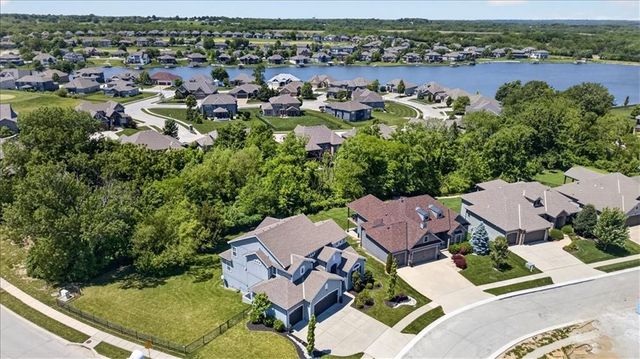 1016 Bridgeshire Drive, Raymore, MO 64083