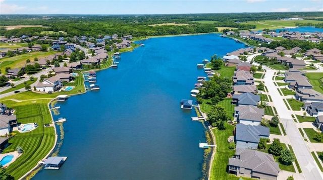 1016 Bridgeshire Drive, Raymore, MO 64083