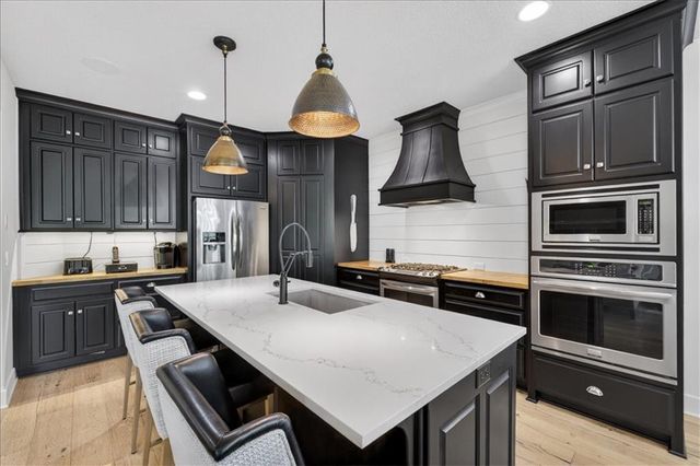 1016 Bridgeshire Drive, Raymore, MO 64083