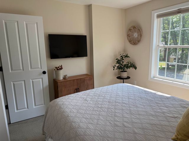 383 Pickering Street, Manchester, NH 03104