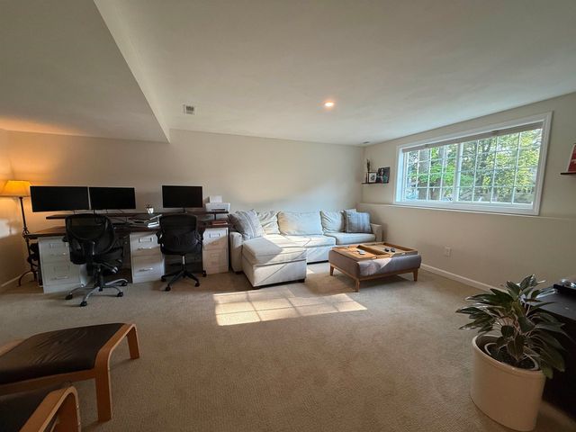 383 Pickering Street, Manchester, NH 03104