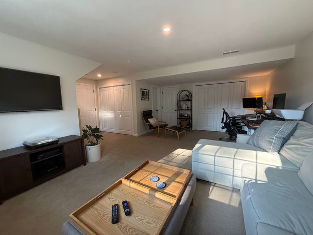 383 Pickering Street, Manchester, NH 03104