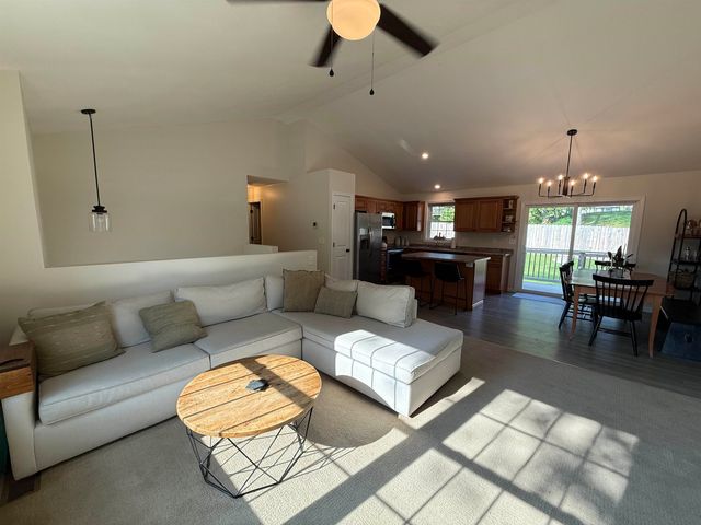 383 Pickering Street, Manchester, NH 03104