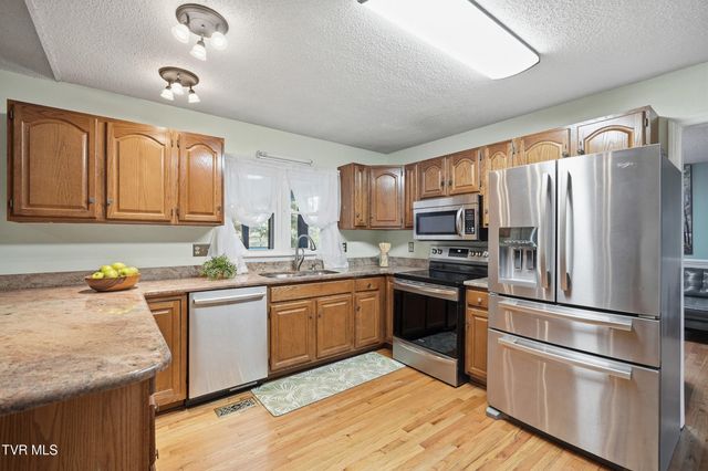 212 Old Castle Road, Kingsport, TN 37660