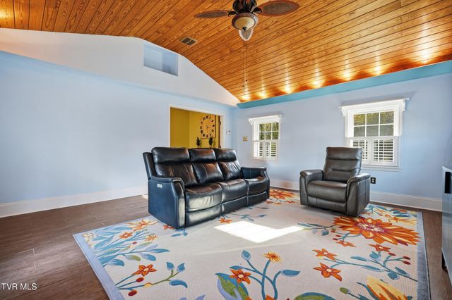 212 Old Castle Road, Kingsport, TN 37660