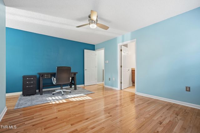 212 Old Castle Road, Kingsport, TN 37660