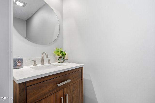 212 Old Castle Road, Kingsport, TN 37660