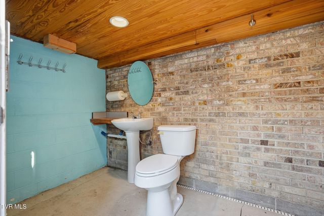 212 Old Castle Road, Kingsport, TN 37660