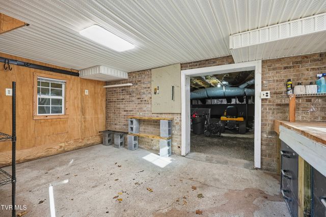 212 Old Castle Road, Kingsport, TN 37660