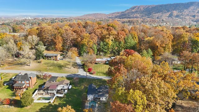 212 Old Castle Road, Kingsport, TN 37660