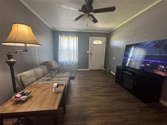 507 W E Street, Jenks, OK 74037