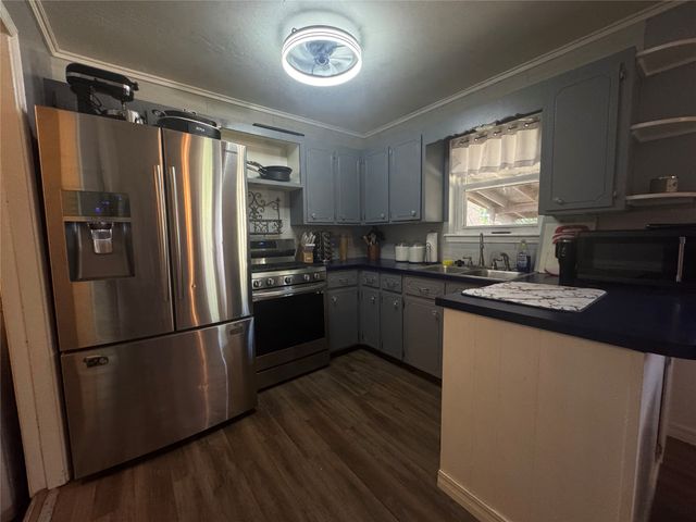 507 W E Street, Jenks, OK 74037