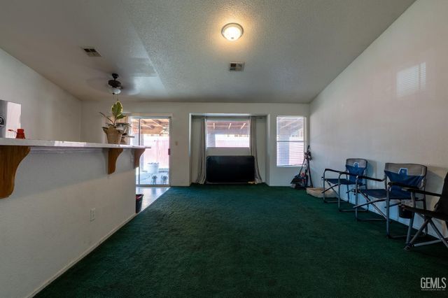 2114 Foxglove Court, Bakersfield, CA 93304